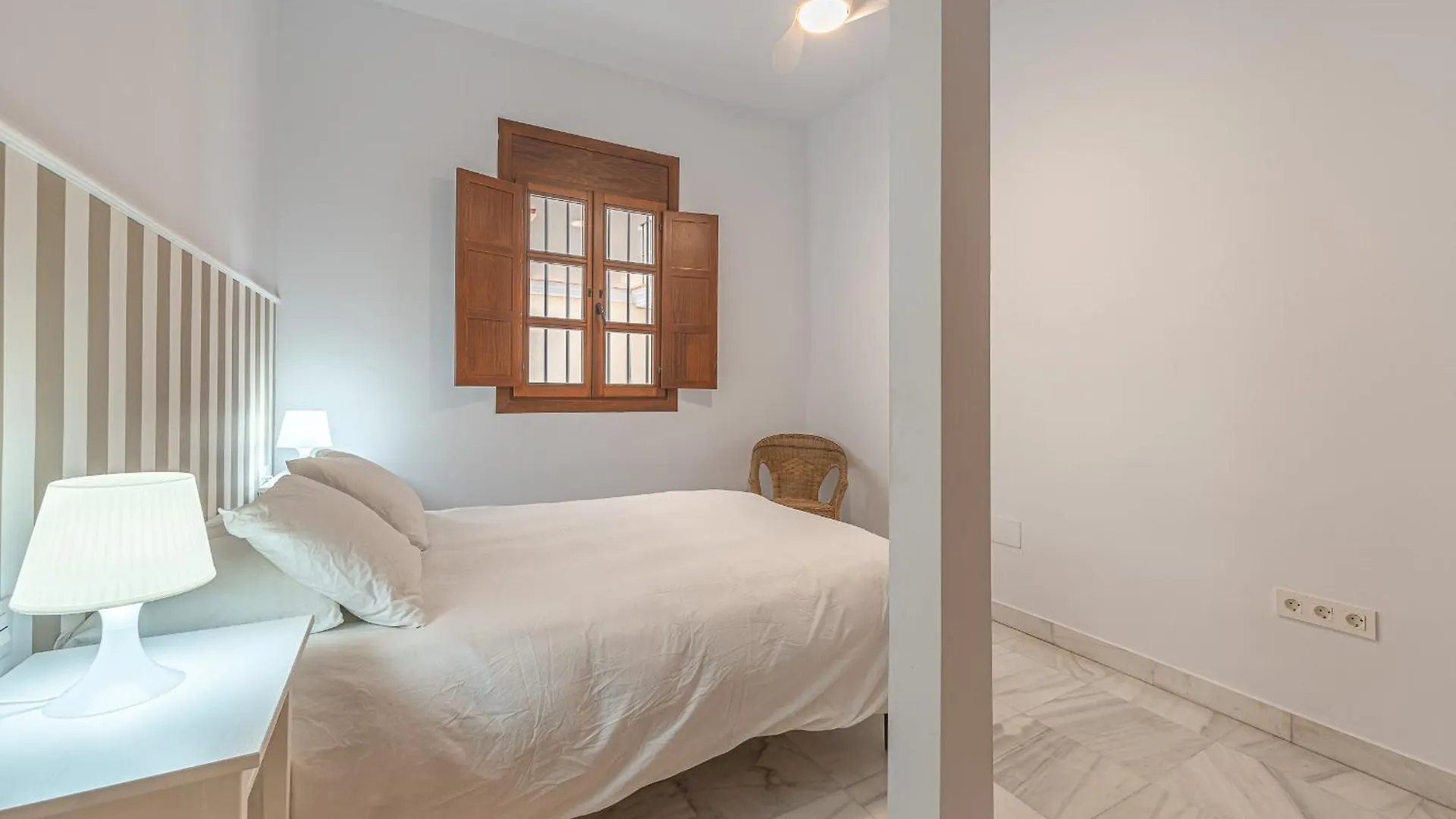 Dona Elvira Carreteria Apartment Malaga